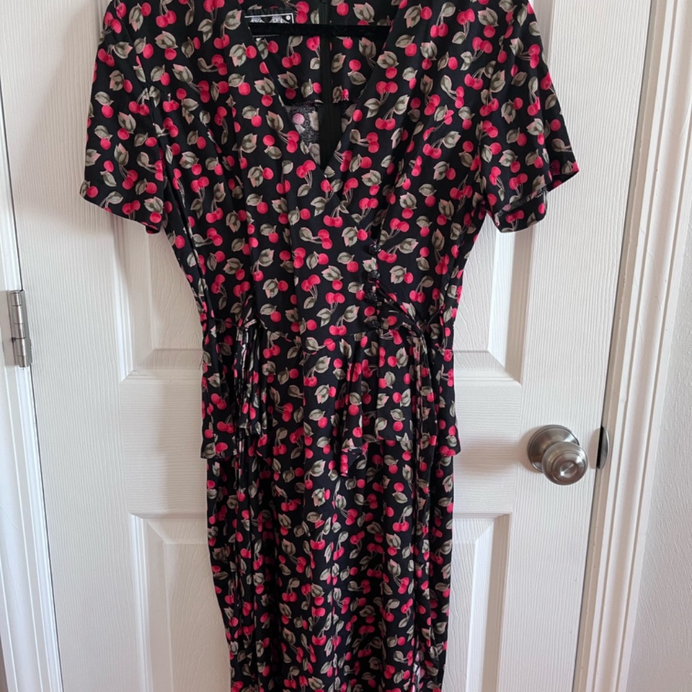 Vintage 80's/90's Chauncey St. Women's S or XS mid length wrap cherry dress